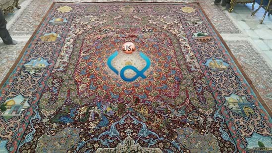 بالصور:ايراني يهدي مرقد الامام الحسين سجادة بقيمة مليون دولار عمل فيها 16 عاما وتحتوي على 20 مليون عقدة