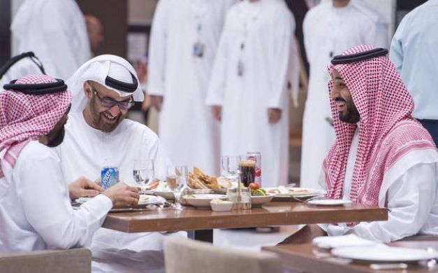 بن زايد ينصح بن سلمان :جلوسك على عرش السعودية مقابل انهاء حكم الوهابية