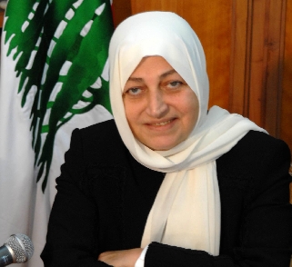 نائبة لبنانية تعيد كل مستحقاتها المالية وتعتذر للبنانيين لتقاضيها أجراً لا تستحقه