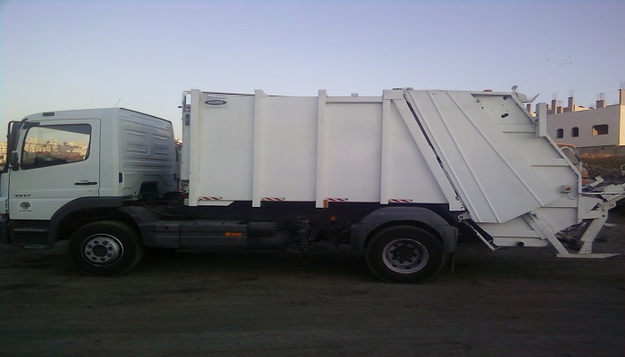 ناحية في كربلاء تستلم خمس كابسات للنفايات مع قطع غيار بكلفة 1.5 مليون دينار