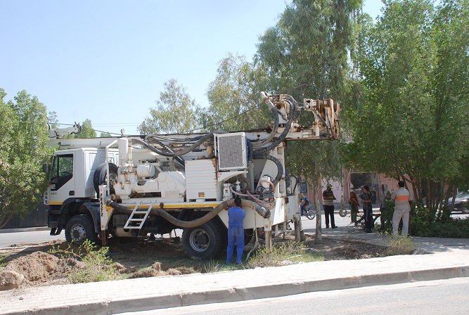 بلدية كربلاء المباشره بحفر  11بئرا لسقي المزروعات