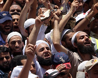 مئات السلفيين يتظاهرون وسط القاهرة