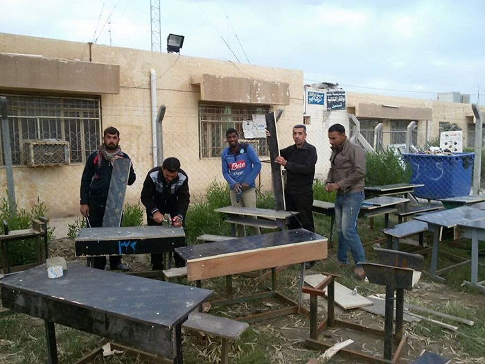 بالصور:مدرسة في كربلاء تقيم ورشة لتصليح المدرسة :يأسنا من الحكومة ففتحنا ورشة تصليح