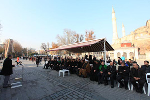 عتبات العراق المقدسة تقيم خيمة عاشوراء وسط اسطنبول التركية ورئيس بلديتها يعتبره يوما تاريخيا(مصور)