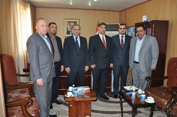 وفد من جنوب افريقيا يزور هيئة استثمار كربلاء ويطلع على المشاريع .