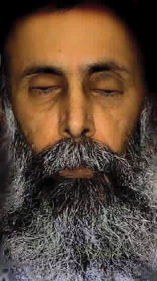 بالصورة :رأس المرجع الشيعي نمر النمر بعد قطعه بسيف الجلاد السعودي