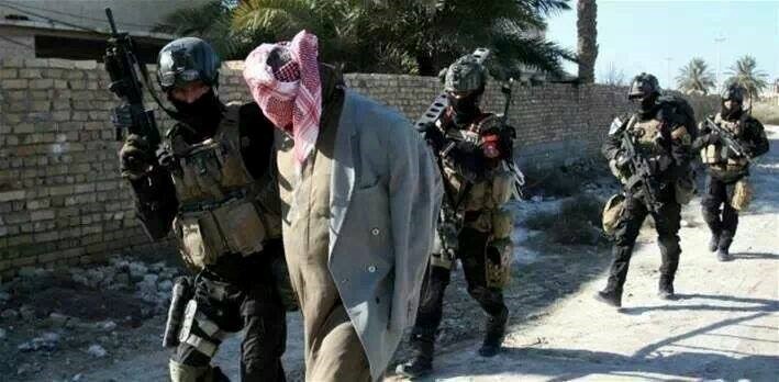 داعشي يسلم نفسه للقوات الامنية في الجانب الايسر بالموصل