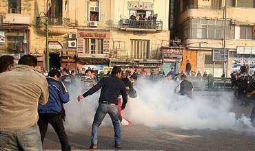 مصر : اكثر من 1500 جريح في اشتباكات بين محتجين والشرطة في محيط مبنى وزارة الداخلية