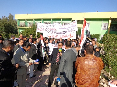 كربلاء :الشعراء الشعبيين يتظاهرون ويطالبون بمقر لهم بعد المطالبة بإخلاء مقرهم الحالي