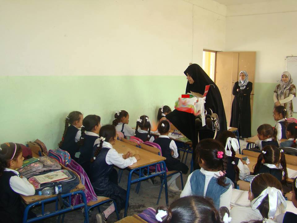 تربية كربلاء توزع (217) طنا من بسكويت برنامج الاغذية العالمي على (69) مدرسة في قضائي عين التمر والهندية