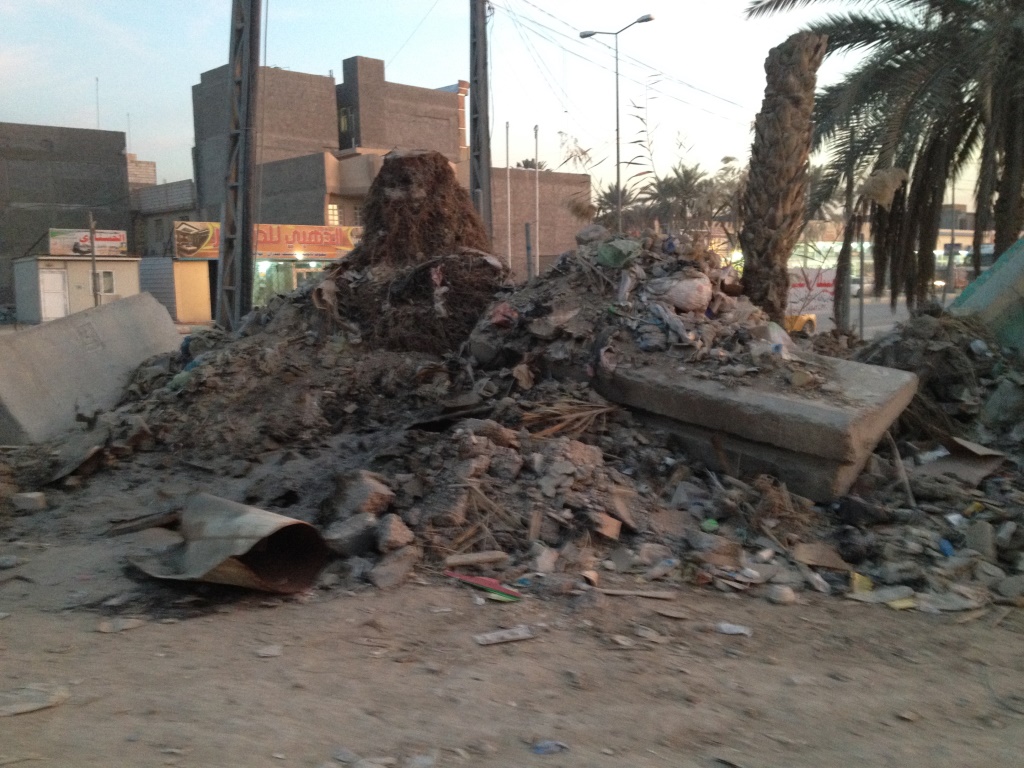 في كربلاء :شارع الروضتين بعد رفع الحواجز الكونكريتية عقب انتهاء الزيارة الاربعينية المباركة.