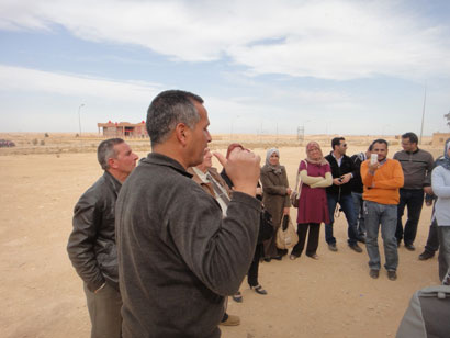 اساتذه جامعات يتجولون في اثار كربلاء ويصفون من بناها بالمهندس الراقي والفنان