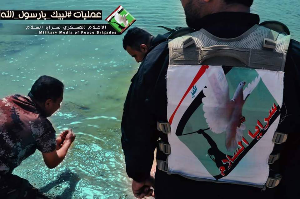 رسول الطائي: مجاهدو ‫‏سرايا السلام توضؤ بماء ‫بحيرة الثرثار وادو  صلاة النصر