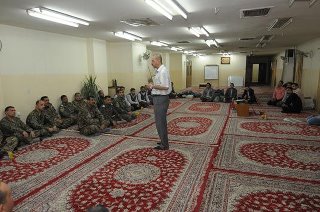 العتبة العباسية المقدسة تقيم دورة في الإسعافات الأولية والإخلاء الطبي لمنتسبيها