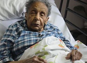 أمرأة في الـ106 من عمرها تحصل على شهادة الثانوية