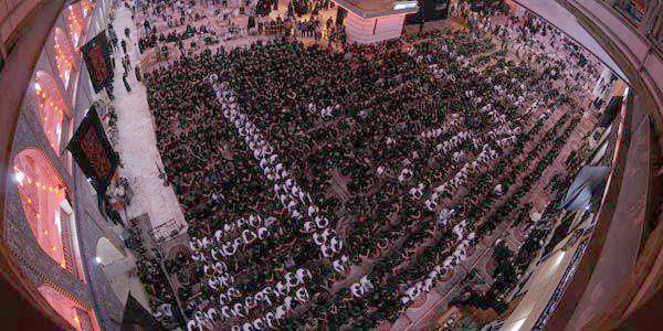 طلبة العراق يحييون ذكرى وفاة الزهراء عليها السلام بلوحة فنية في مرقد ابي الفضل العباس (مصور)