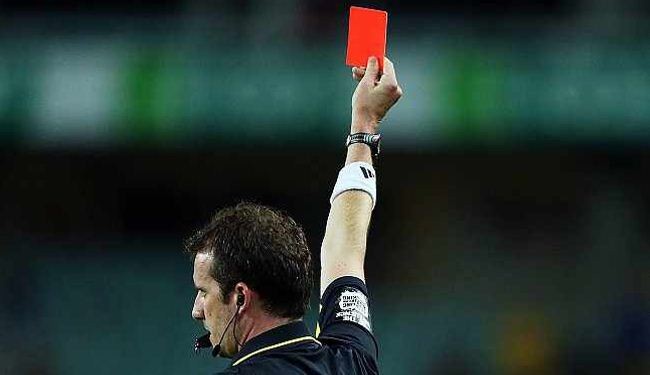 طرد 15 لاعبا من مباراة كرة قدم في اقل من دقيقة والسبب؟