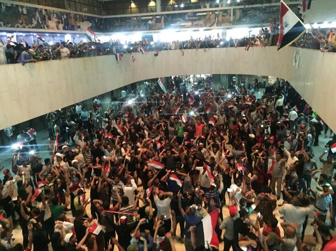هوشيار عبدالله يطالب العبادي والجبوري بإصدار توضيح فيما إذا كان هناك تنسيق مسبق لإدخال المتظاهرين لمبنى البرلمان