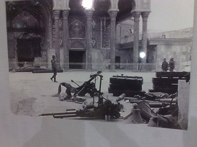 قذائف واسلحة وراجمات في الصحن الحسيني الشريف عام 1991