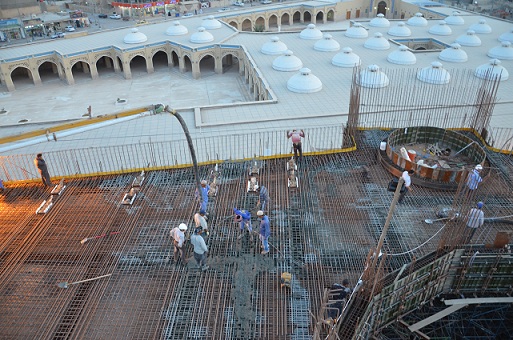 انجاز مراحل الهيكل الخراساني لمقامي الامام زين العابدين والحجة عليهم السلام في مسجد السهلة المعظم