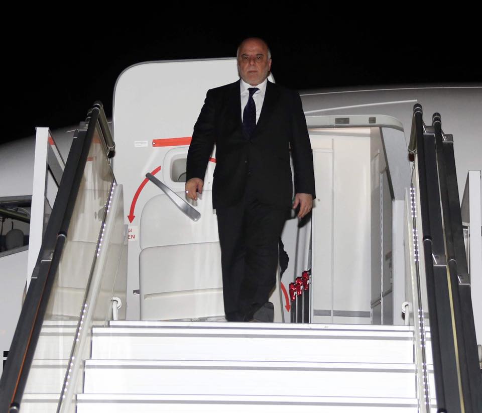 العبادي يعود فجراً الى بغداد بعد مشاركته في اجتماع التحالف الدولي بباريس