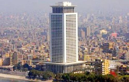 الكويت أول دولة عربية تدعو مواطنيها لمغادرة مصر "على وجه السرعة" بعد رفض مرسي مهلة الجيش