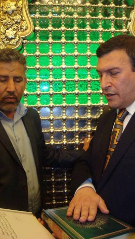 محافظ كربلاء ونائبيه يؤدون اليمين الدستوري داخل الحرم الحسيني الطاهر +صورة