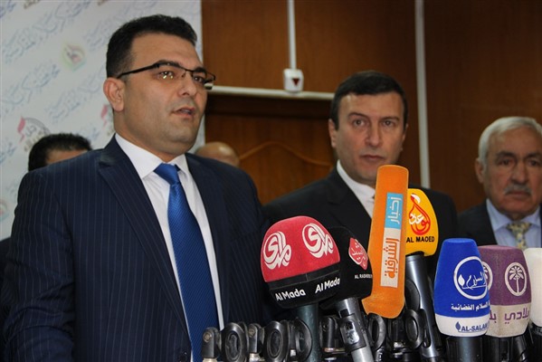 وزير الهجرة : مائتان وخمس عائلة نازحة تم نقلها من فنادق كربلاء الى مخيم كرفانات إيواء النازحين