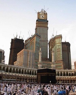 "برج ساعة مكة": 3 دقائق تفصل بين أسفله وأعلاه في موعد الإفطار والإمساك !