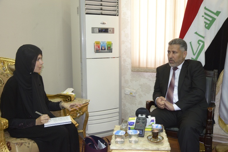 نائب محافظ كربلاء لصحفية المانية : دعم الحشد من اولويات الحكومة المحلية