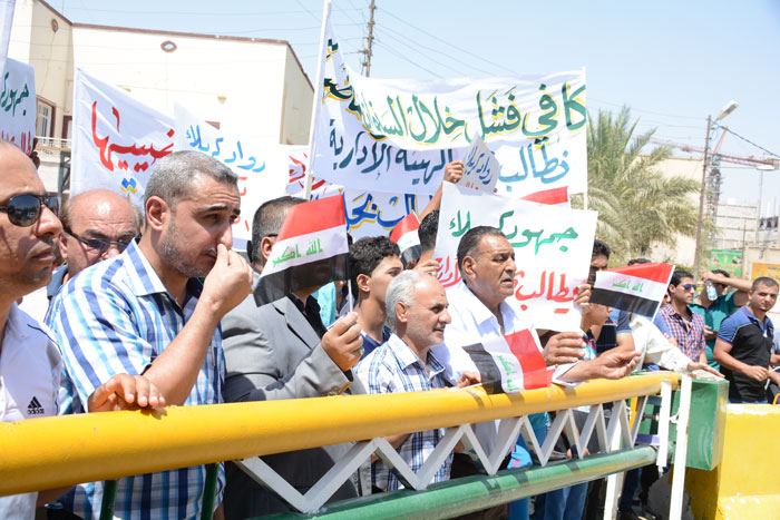 بالصور:رياضيون يطالبون باقالة الهيئة الادارية لنادي كربلاء الكروي