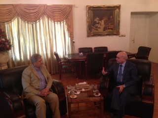 وكيل امانة بغداد يلتقي السفير العراقي في طهران لنقل تجربة ايران بمجالات النظافة والاعمال الخدمية الى بغداد