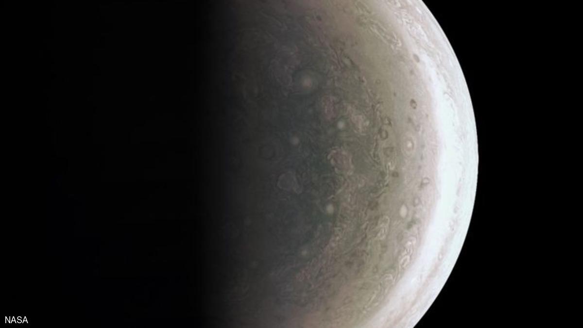 بالفيديو: صور للمشتري "لا تشبه أي شيء رأيناه سابقا"