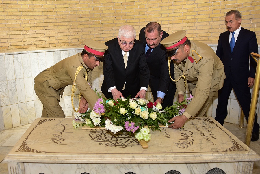 بالصوره:رئيس الجمهورية فؤاد معصوم يزور ضريح الملك فيصل الأول بمناسبة ذكرى استقلال العراق