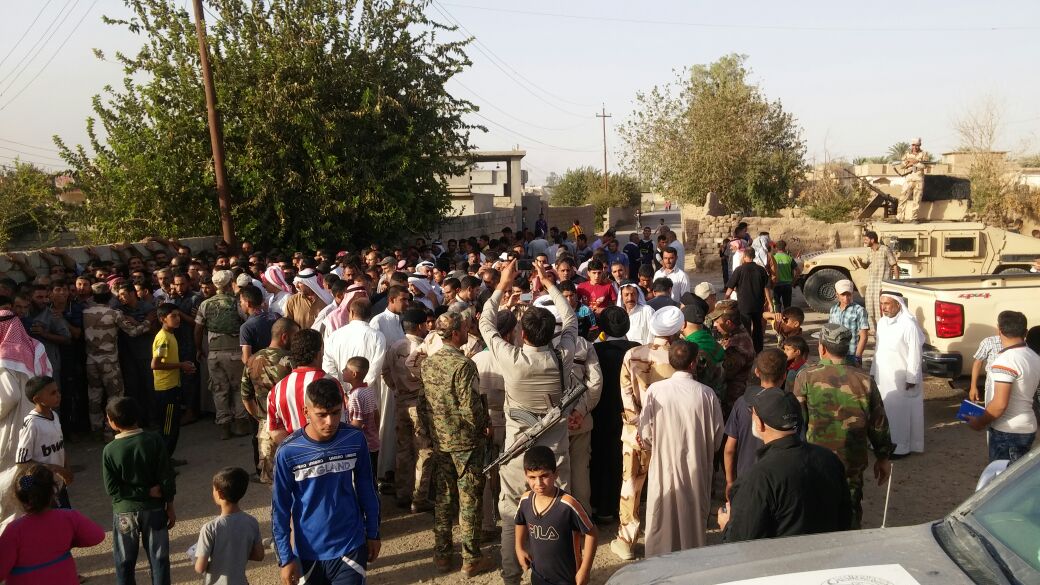 اهالي الشرقاط :وجود مرجعية السيد السيستاني معنا افرحنا ورفع من معنوياتنا(مصور)