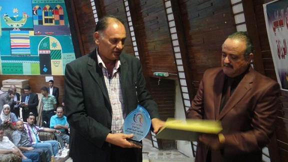 درع الابداع من مجلس محافظة بابل وشبكة انباء العراق لرئيس فرع نقابة الصحفيين في كربلاء نعمة عبد الكريم