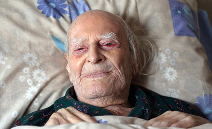 بريطاني يبلغ الـ110 من العمر بسبب.. شراب هندي غامض