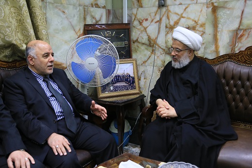 رئيس الوزراء حيدر العبادي يلتقي بممثل المرجع السيستاني ويؤدي مراسيم زيارة عاشوراء بالحرم الحسيني(مصور)