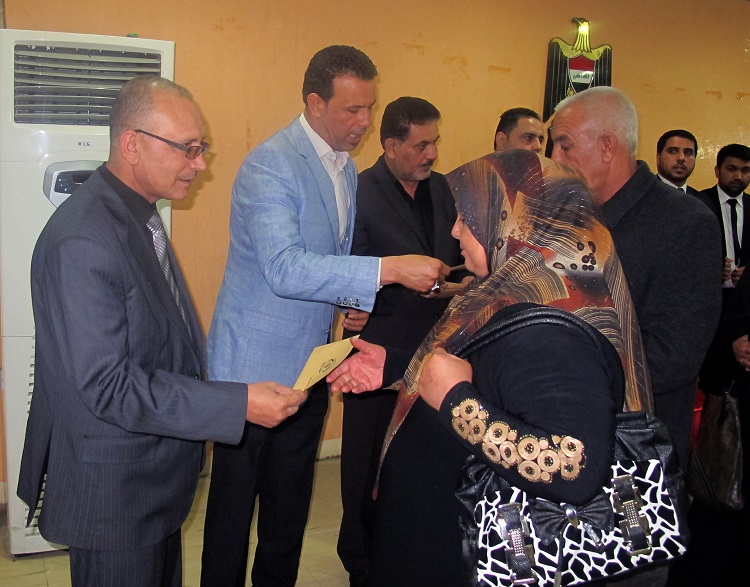 توزيع اكثر من 5 مليارات دينار على 2600 متضرر من ضحايا الارهاب في محافظة بغداد