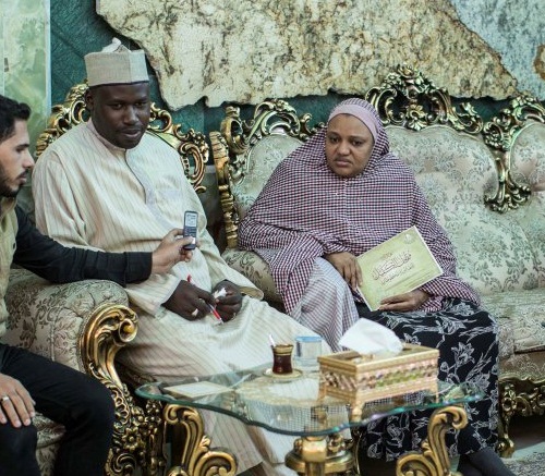 اميرة نيجيرية تزور كربلاء : من العيب ان لا أزور مراقد اهل البيت وانا في العراق