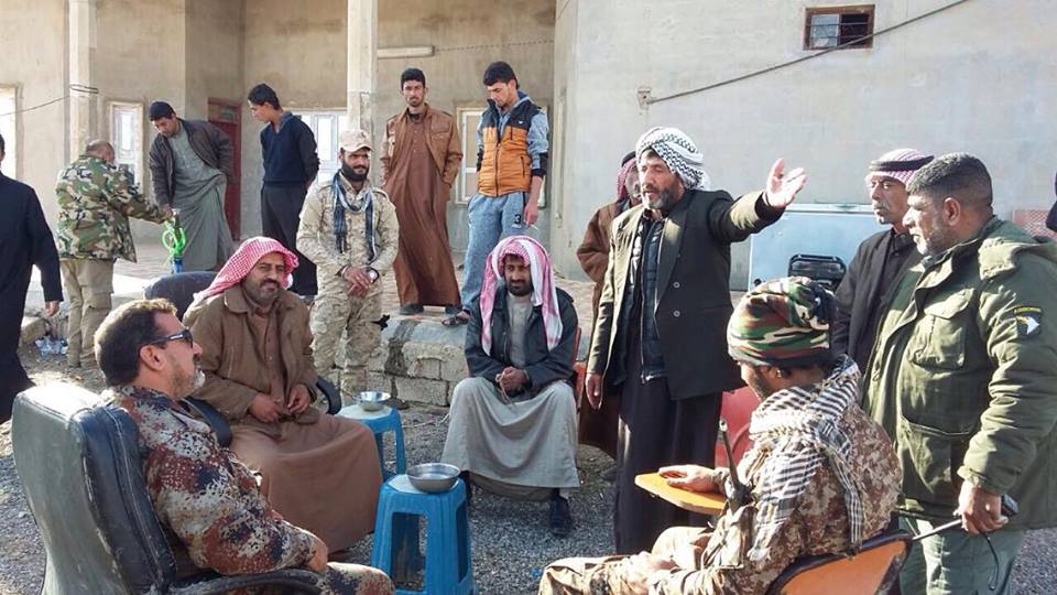 بالصور:فصيل قتالي تابع للعتبة الحسينية  يرفع اكثر من 30 عبوة ناسفة من قرى القيارة