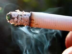 العراق :غرامة 10 آلاف على المدخنين في الاماكن العامة