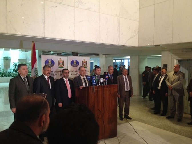 صالح المطلك يشترط توقيع المحافظ ورئيس المجلس لتحويل مبالغ البطاقة التموينية ،والطريحي يقول قادرون على استلام ملف البطاقة التموينية