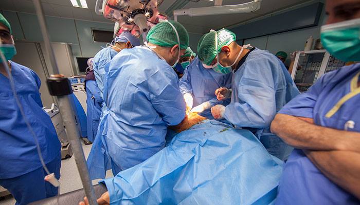 مستشفى في كربلاء تنجح باستئصال "ورم سرطاني خطير" خلال عملية تعد الخامسة من نوعها  بالعالم