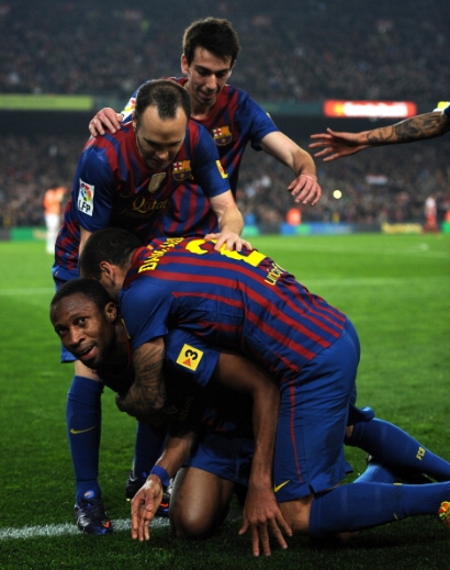 برشلونة بعشرة لاعبين يتخطى سبورتنج خيخون