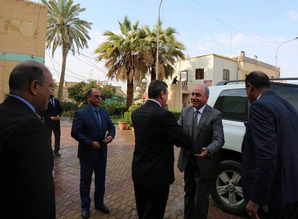 وزير التخطيط سلمان الجميلي يزور كربلاء ويبحث مع المسؤولين عدد من المشاريع