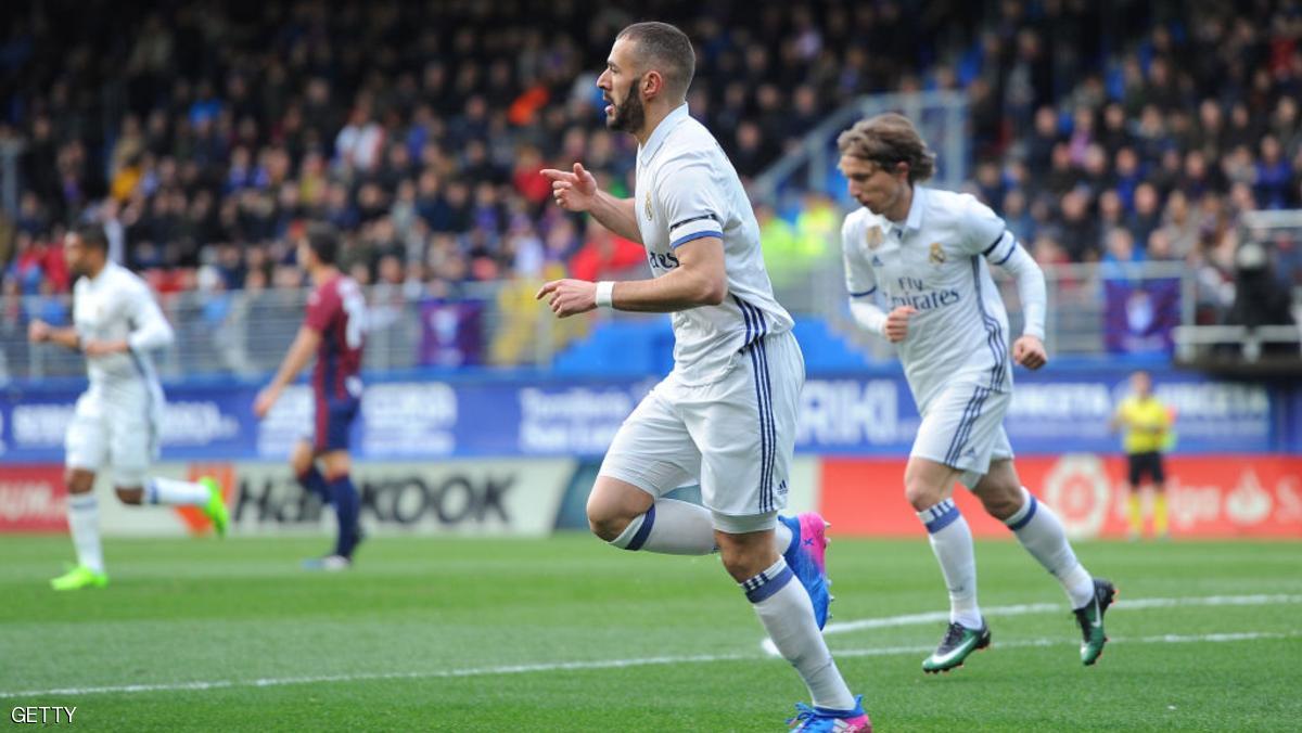 ريال مدريد يتصدر "الليغا" مؤقتاً