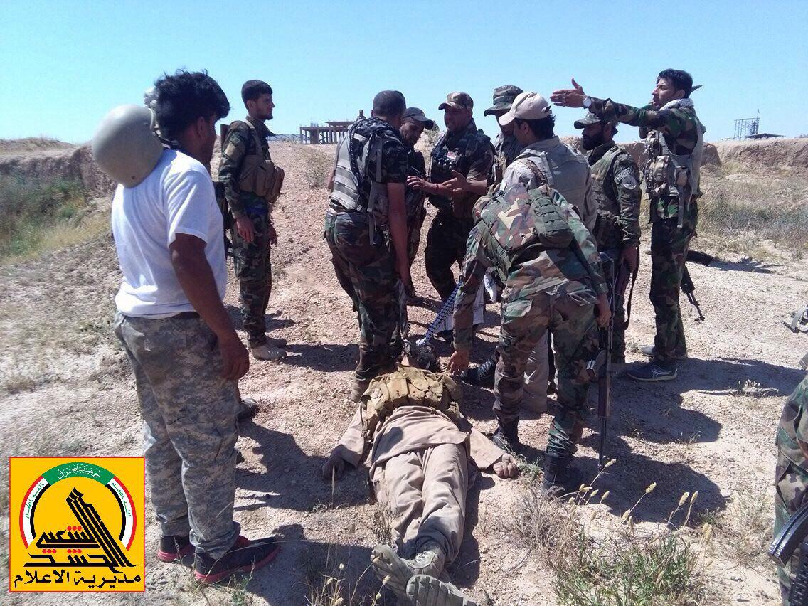 بالصور: صد هجوم بـ 6 عجلات مفخخة وقتل القائد الامني لداعش وعدد من عناصر التنظيم بينهم سعودي الجنسية في الكرمة