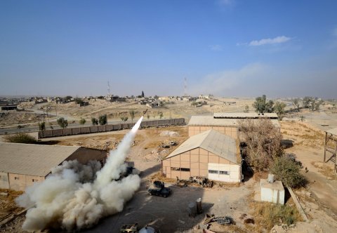 مقتل قيادي بداعش و6 من معاونيه بقصف استهدف مقراً لهم بأيمن الموصل