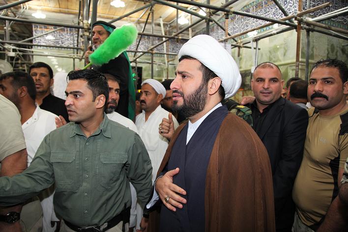 الوقف الشيعي يكرم خدام الروضة العسكرية مبالغ مالية ويعتبر زيارة العسكريين لاتقل اهمية عن اعمارها